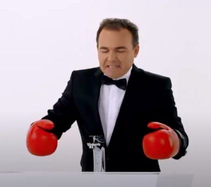 Boks Eldiveni Çeker - Artema Reklamı | www.abmexpress.com